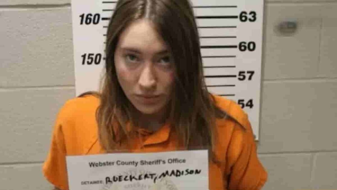 ईर्ष्या की आग में जलकर गर्लफ्रेंड ने बॉयफ्रेंड को दी ऐसी सजा